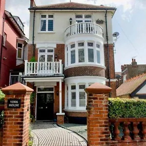  Apartment 3 Bedroom Spacious Seaside With Estuary Views