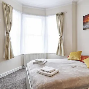  Apartment Lovely 1-bedroom Near The Sea Front